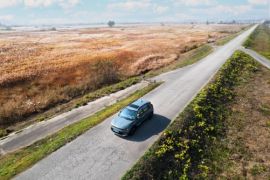 146 - Proactive road maintenance and condition monitoring based on satellite location data and image analysis